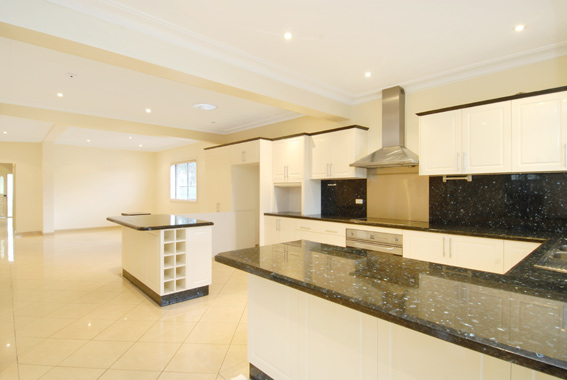 SUBSTANTIAL FAMILY HOME Picture 2