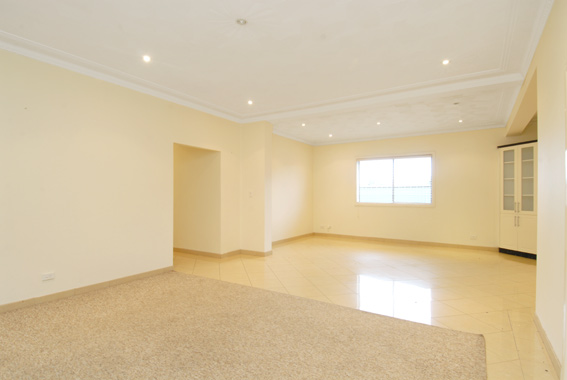 SUBSTANTIAL FAMILY HOME Picture 3