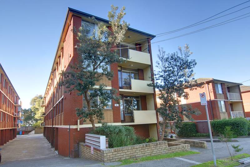 IMMACULATE & AFFORDABLE APARTMENT WITH LUG Picture 1