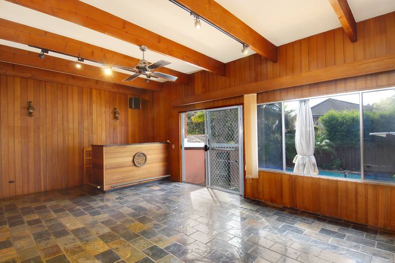 SUNSOAKED POOLSIDE HAVEN Picture 2