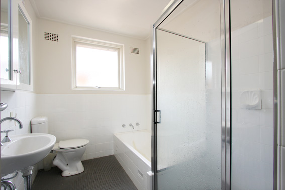 1ST FLOOR - FULLY RENOVATED Picture 3