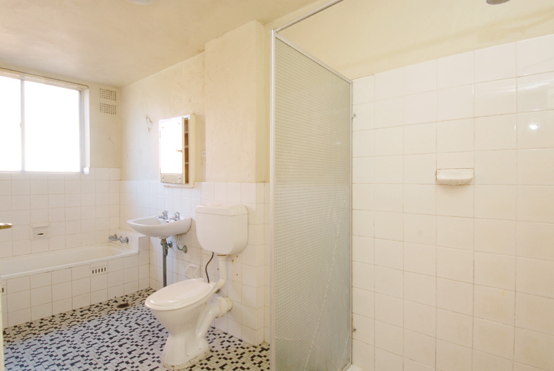 EXTREMELY SPACIOUS - NORTH FACING Picture 3