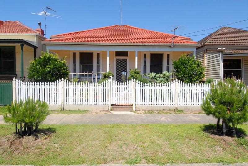CHARMING WEATHERBOARD COTTAGE - QUIET AND CONVENIENT Picture 1