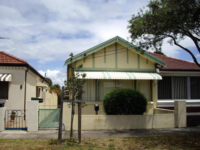 QUIET STREET Picture 1