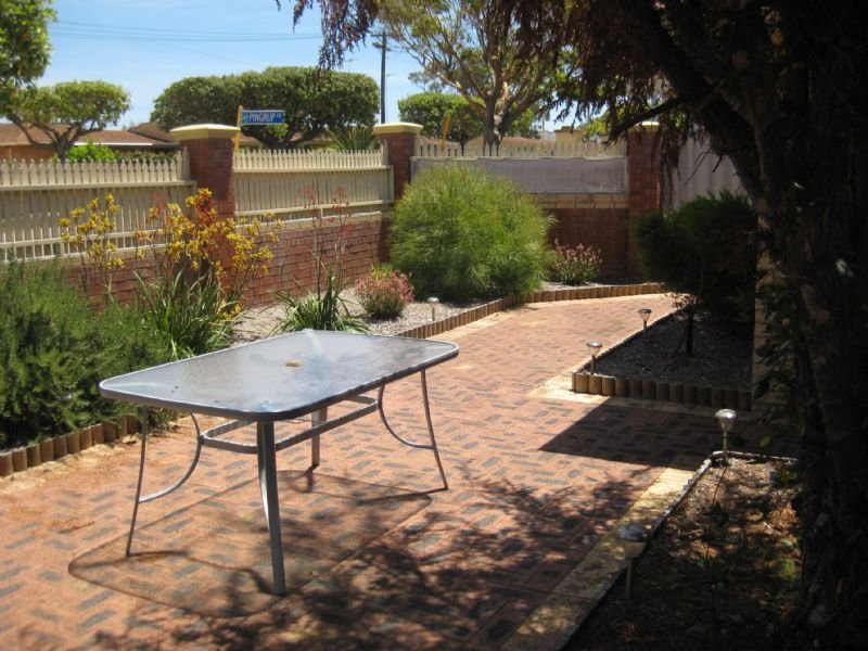 ***
FULLY FURNISHED
- 3 BEDROOMS
*** Picture 2