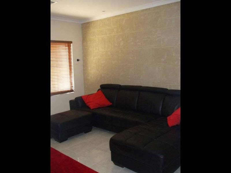 FULLY FURNISHED HOME Picture 3