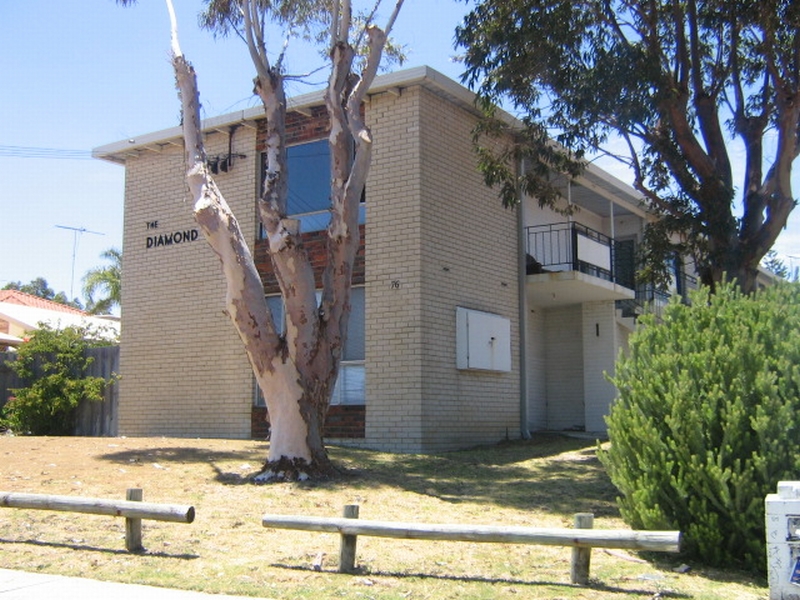 ONE BEDROOM UNIT OVERLOOKING SPORTSMANS CLUB Picture 1