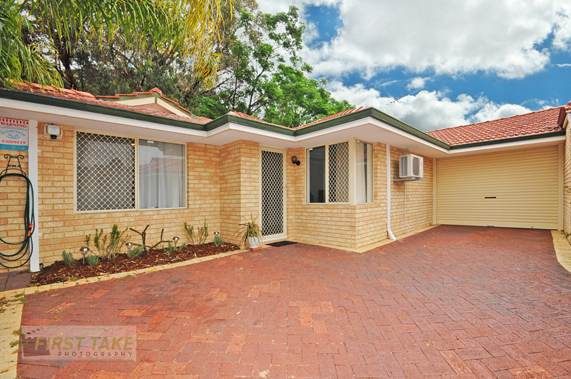 REAR VILLA! Picture 1