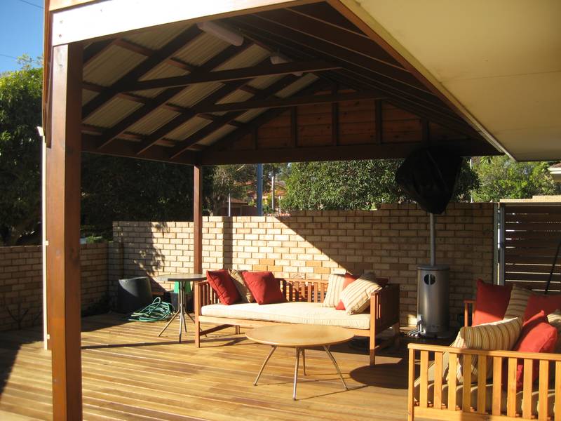 FURLLY FURNISHED 3 BEDROOMS, GREAT LOCATION Picture 3