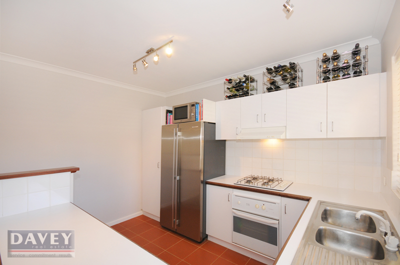 Gorgeous Townhouse-priced to Sell! Picture 3