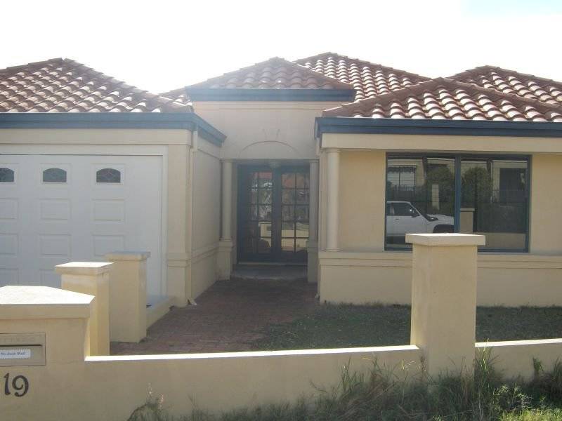 Great House, Great Location! Picture 2