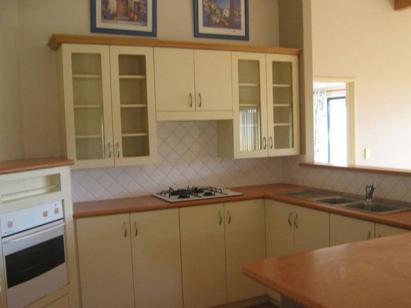 Great House, Great Location! Picture 3