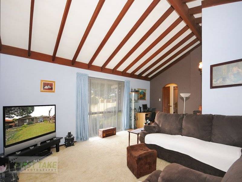 Inviting Home in a Family Friendly Location Picture 3