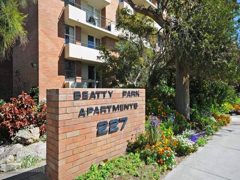 RENOVATORS/INVESTORS DELIGHT Picture 1