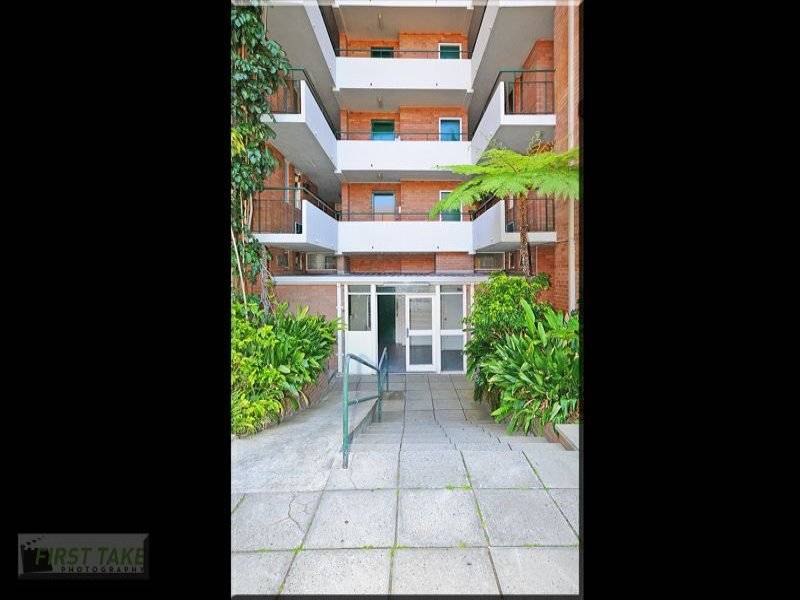 RENOVATORS/INVESTORS DELIGHT Picture 2