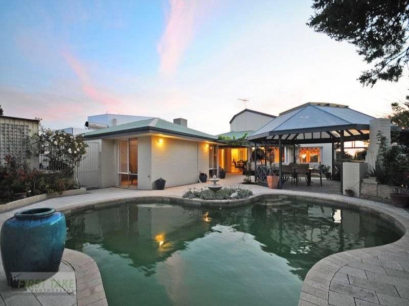 WHITFORDS BEACH ESTATE OPPORTUNITY - HOME OPEN SUNDAY 1 ST NOV 2.00 - 2.45PM Picture 3