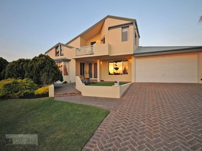 WHITFORDS BEACH ESTATE OPPORTUNITY - HOME OPEN SUNDAY 1 ST NOV 2.00 - 2.45PM Picture 1