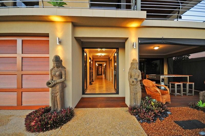 Superb Ocean Views From Both Levels Picture 3