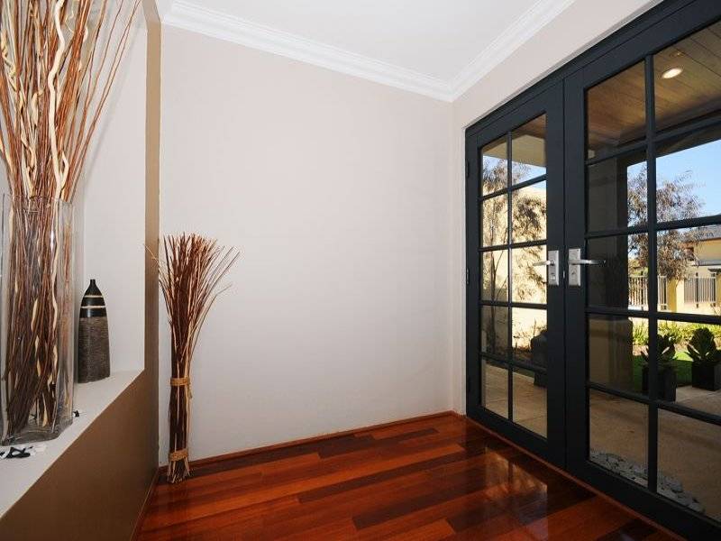 Stunning Home, Picturesque Coastal Lifestyle Picture 3