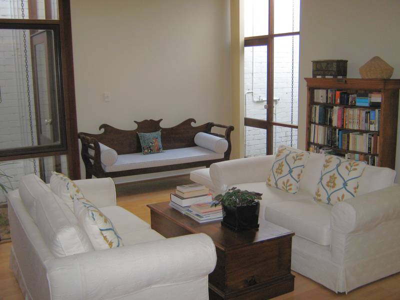 <i> Charming Single Level Terrace, Inspection A Must To Fully Appreciate<i> Picture 1