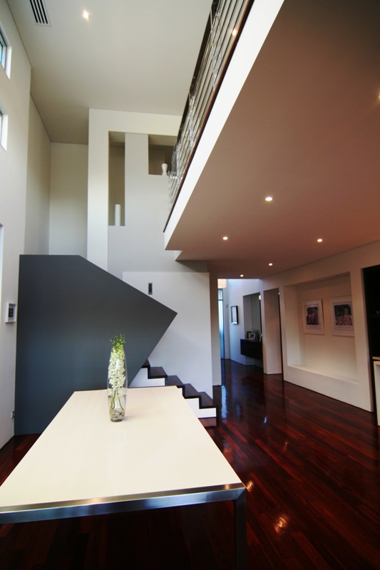 CUTTING EDGE DESIGN + EXCELLENCE + COMFORT + STYLE Picture 2