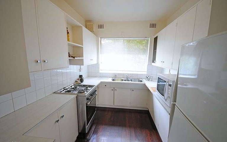 REDUCED $50000 THIS CLASSIC CLAREMONT APARTMENT WON'T LAST Picture 3