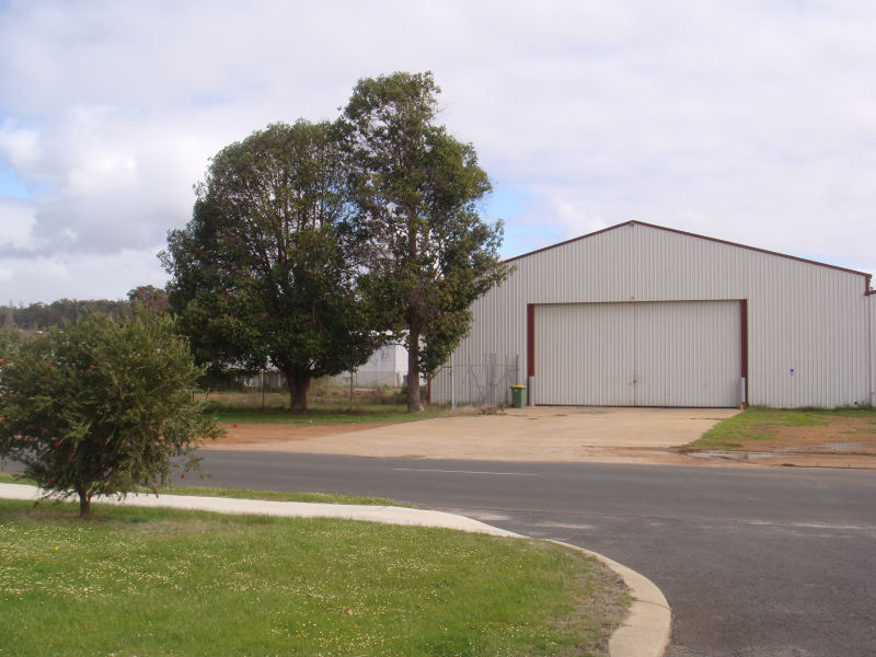 Town Centre Warehouse/Depot + two cool rooms! Picture 1