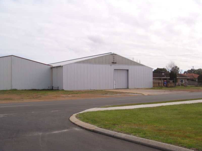 Town Centre Warehouse/Depot + two cool rooms! Picture 2