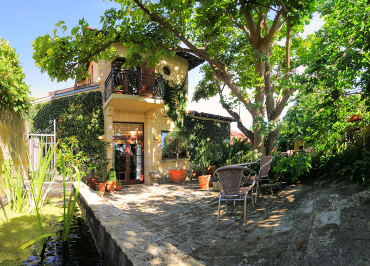 SUPER LOCATION! Picture 1