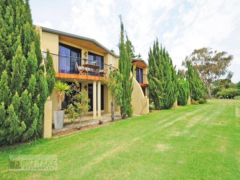 180 DEGREE RIVER VIEWS THIS APARTMENT
IS PRICED TO SELL… Picture 2