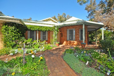 ONE ACRE OF HEAVEN! CONTACT JACQUI ON 0433 606 536 TO VIEW BY APPOINTMENT! Picture