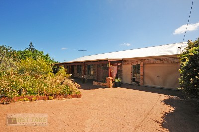 Lovely Ocean Views and a Relaxed Lifestyle Picture