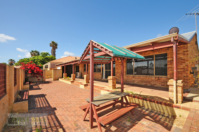 Lovely Ocean Views and a Relaxed Lifestyle Picture 3