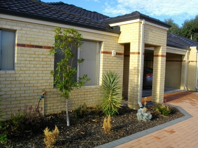 NEAR NEW LOW MAINTENANCE
VILLA hOME oPEN 11.15 AM 16.12.09 Picture 2