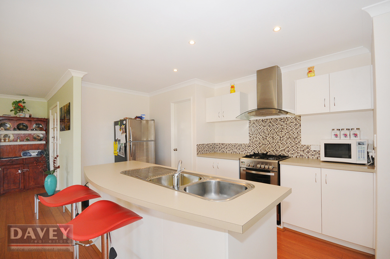 Now taking offers, owners need to sell! HOME OPEN SUNDAY JAN 31ST 10.00AM - 10.45 AM Picture 2