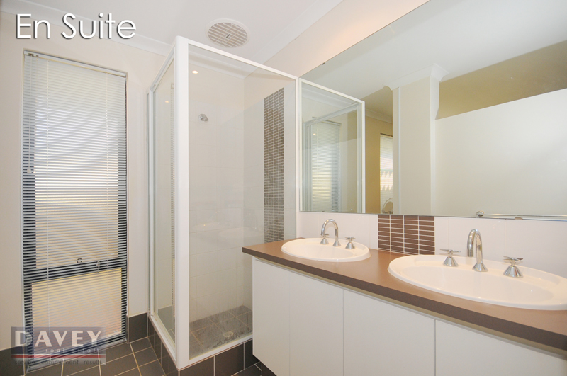 Now taking offers, owners need to sell! HOME OPEN SUNDAY JAN 31ST 10.00AM - 10.45 AM Picture 3