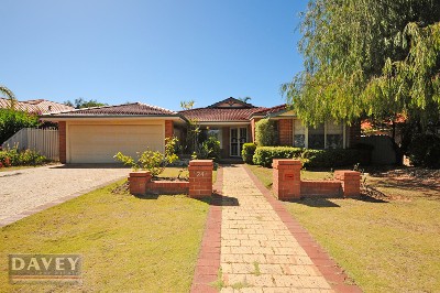 Location, Lifestyle and Liberty HOME OPEN SUNDAY 31ST JAN 12.00PM-12.45PM Picture