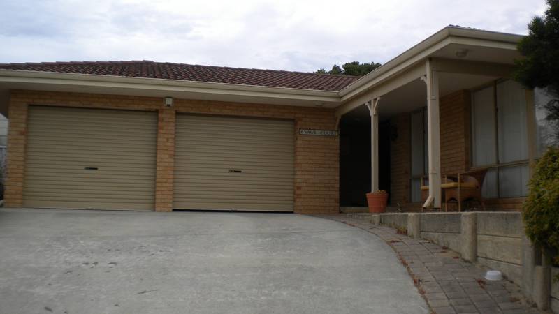 Rare Find 4x2 Home in Quiet Cul-de-sac, freshly painted throughout. Picture 1