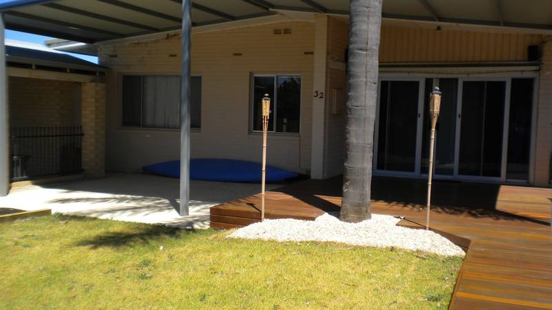 Spacious Home with Outdoor Living! VIEW 15/01/10 4.45pm-5pm Picture 2
