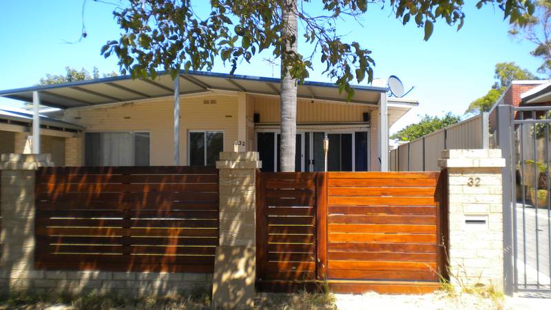 Spacious Home with Outdoor Living! VIEW 15/01/10 4.45pm-5pm Picture 1