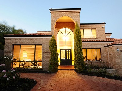 LUXURY BY THE BEACH IN THIS EXCLUSIVE 2 STOREY PROPERTY Picture LUXURY BY THE BEACH IN THIS EXCLUSIVE 2 STOREY PROPERTY Picture