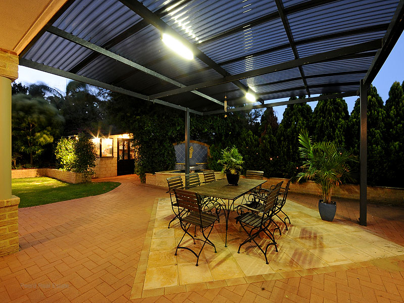 LUXURY BY THE BEACH IN THIS EXCLUSIVE 2 STOREY PROPERTY Picture 3