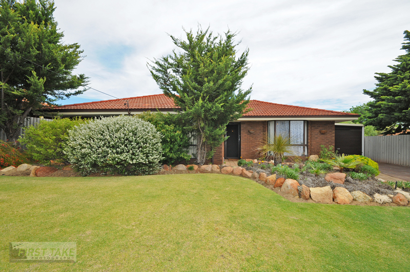 WALKING DISTANCE TO THE BEACH......................HEATED SPA FOR RELAXATION Picture 1