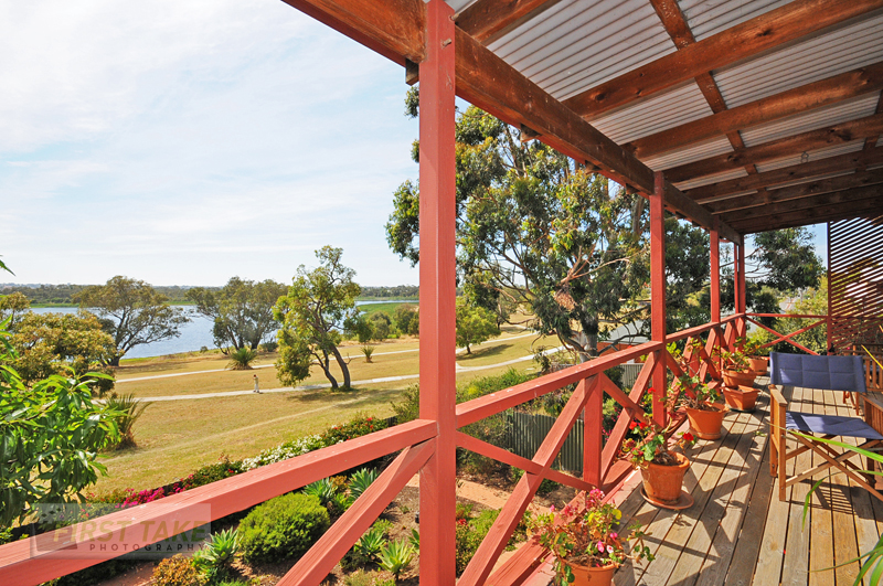 Picturesque Views and a Serene Lifestyle Picture 1