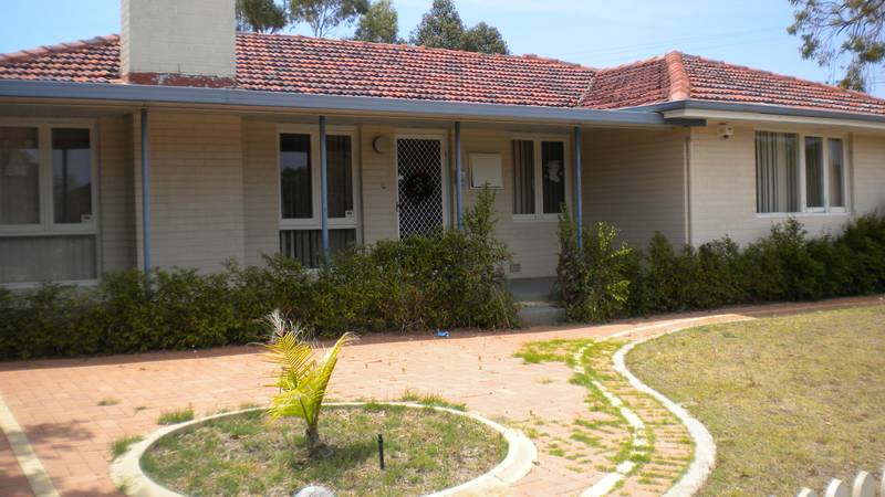 4 Bedroom Home with all the trimmings ! Picture 1