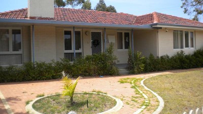 4 Bedroom Home with all the trimmings ! Picture 4 Bedroom Home with all the trimmings ! Picture