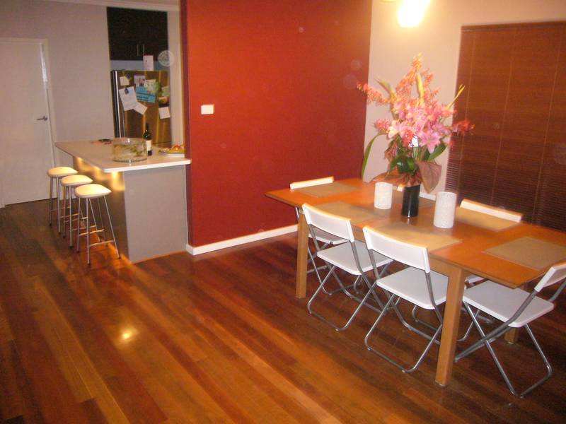 STUNNING RENOVATED HOME - SETTLE IN FOR THE SUMMER!!!!!!!!!!!!!!!! Picture 2
