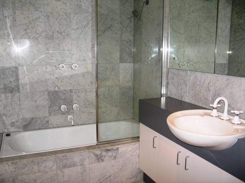 Spacious 2 Bedroom Home! Picture 2