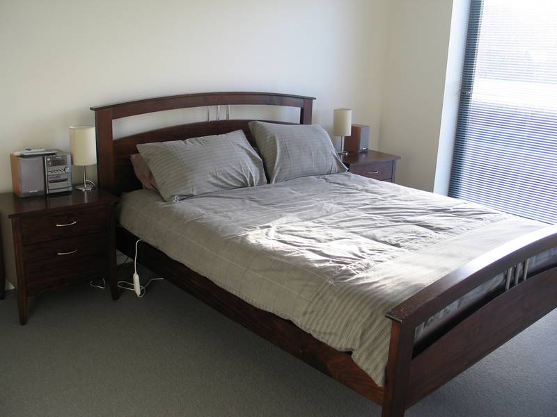 Super Stylish Fully Furnished Apartment! Picture 3