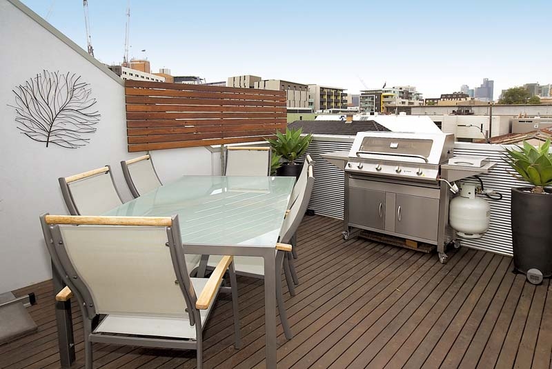 Luxurious Fully Furnished Townhouse Picture 1